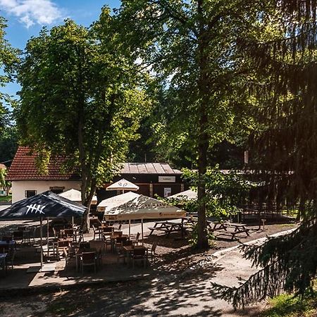 Hotel Rekreacni Areal Prihrazy à Zdar  Extérieur photo