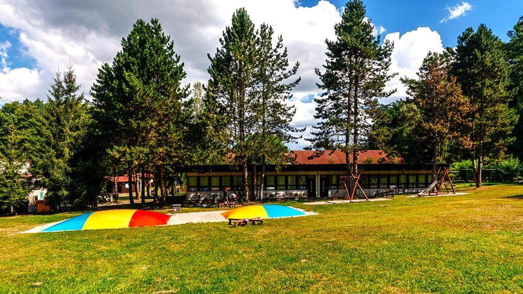Hotel Rekreacni Areal Prihrazy à Zdar  Extérieur photo