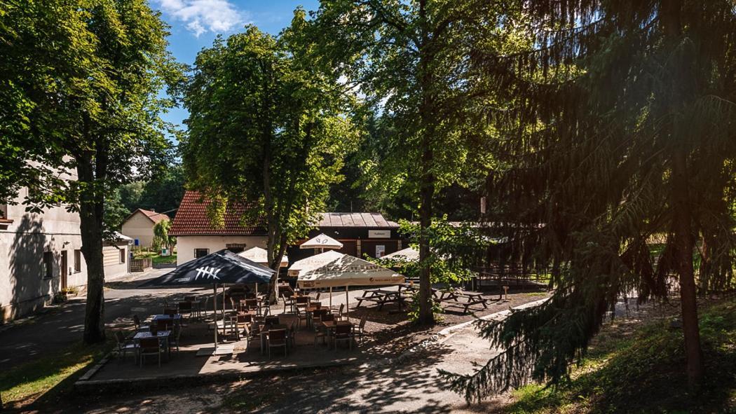 Hotel Rekreacni Areal Prihrazy à Zdar  Extérieur photo