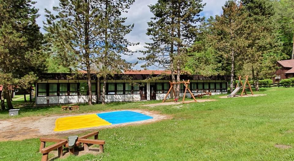 Hotel Rekreacni Areal Prihrazy à Zdar  Extérieur photo