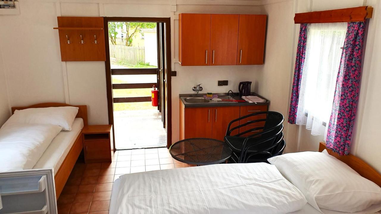 Hotel Rekreacni Areal Prihrazy à Zdar  Extérieur photo